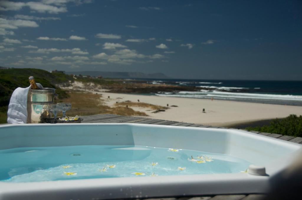 Kennedys Beach Villa photo