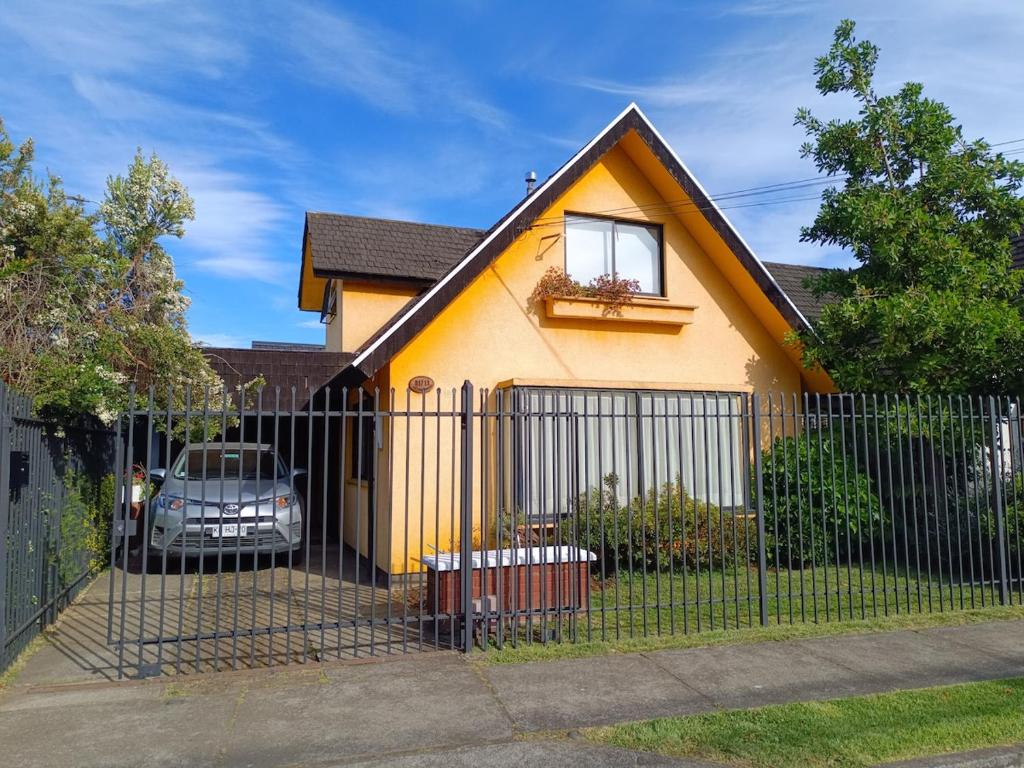 Casa completa tres dormitorios dos baños, barrio tranquilo - 1