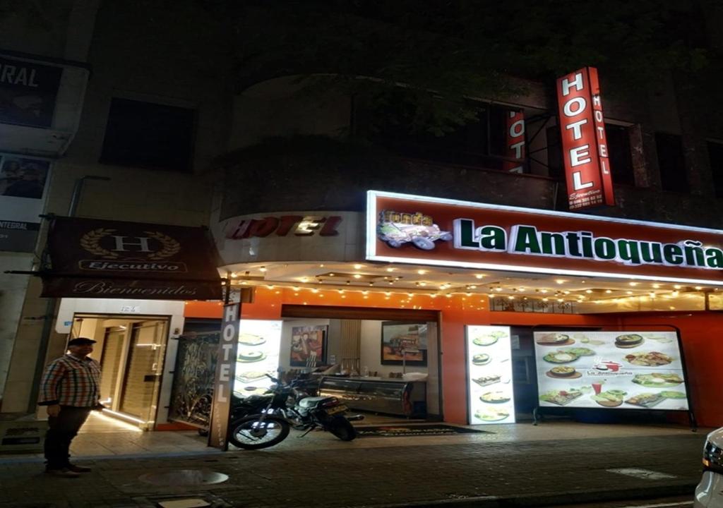 Hotel Ejecutivo - 1