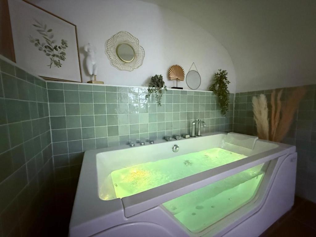 Charité 3 - Love Room Spa - Place Bellecour - 1