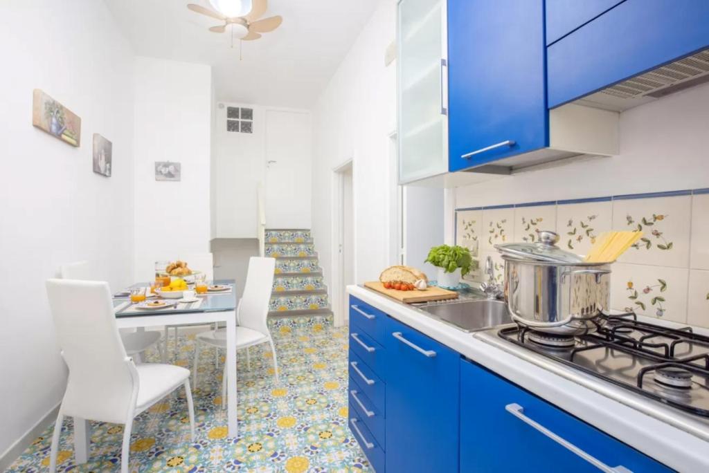 Brezza Marina-Authentic Sorrento Flat by the beach - 4