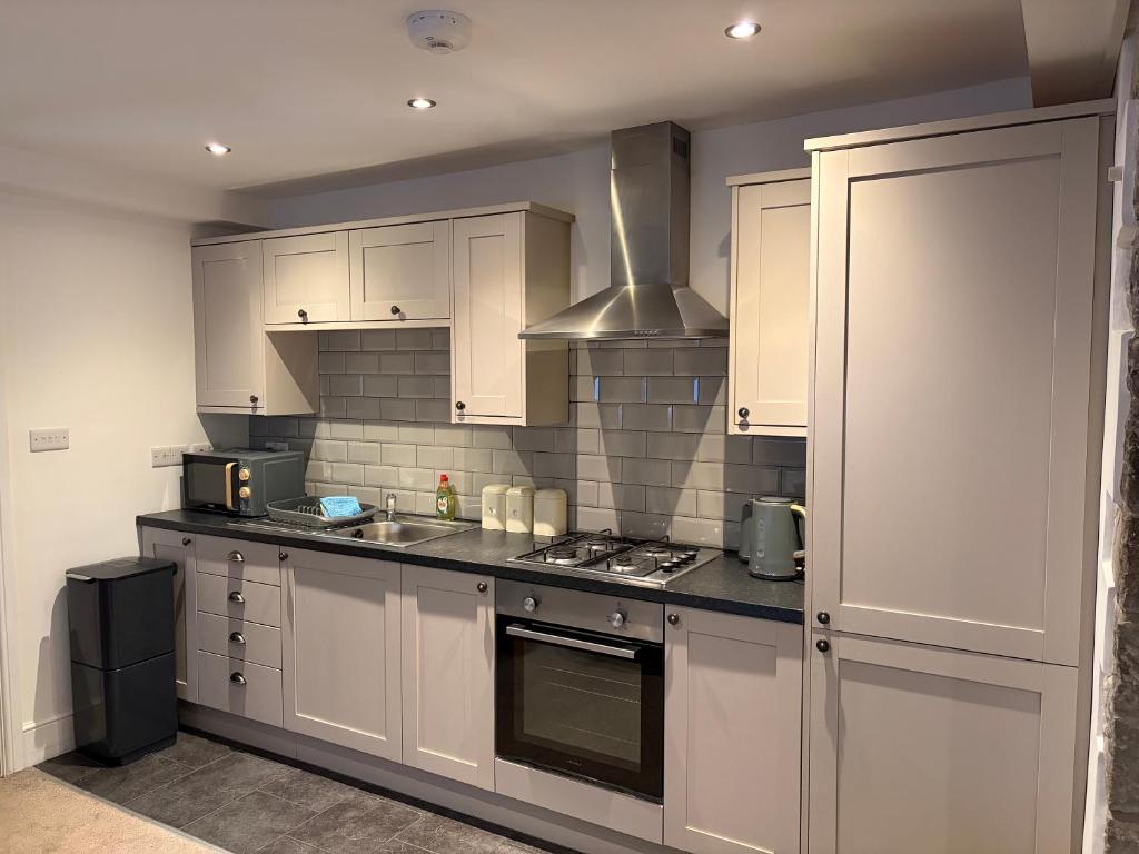 8 Crickhowell Cottages photo 4