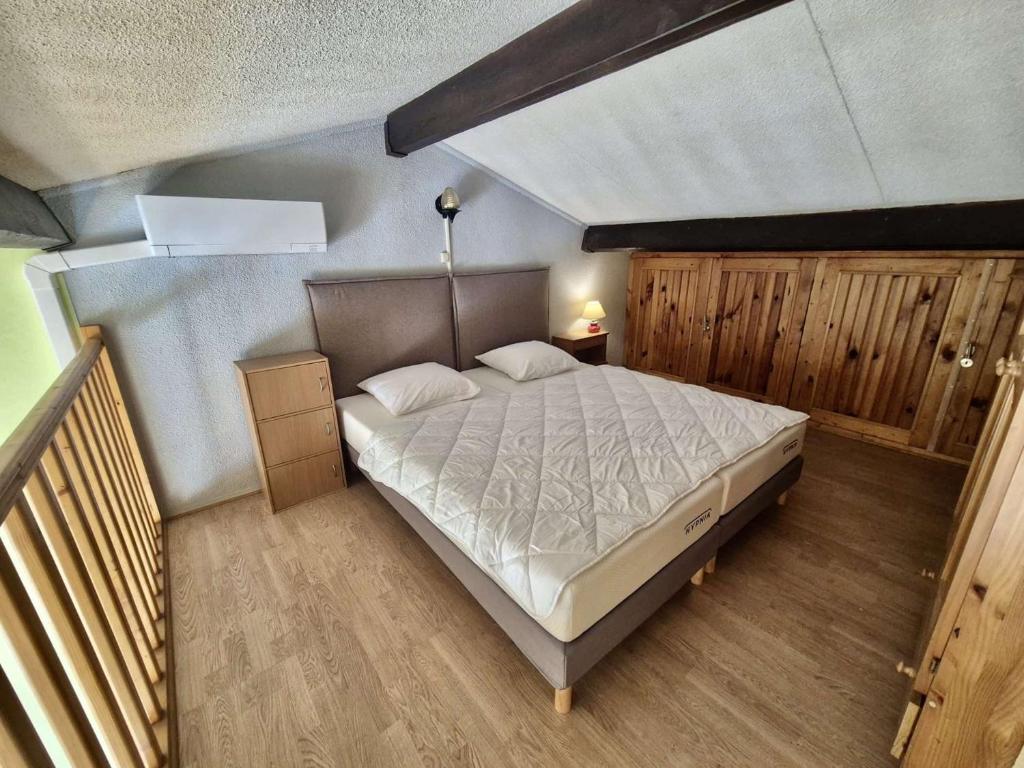 CO030-061 Appart 2 pièces-Mezzanine - 4 personnes - Port Cogolin - 5