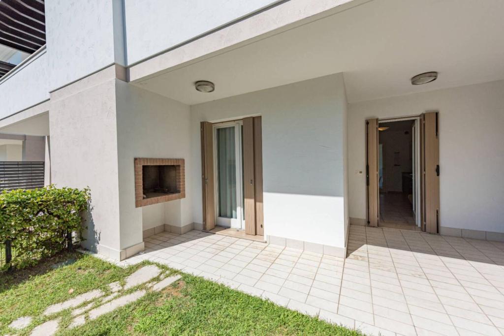 Comfortable family apartment with swimming pool - 4