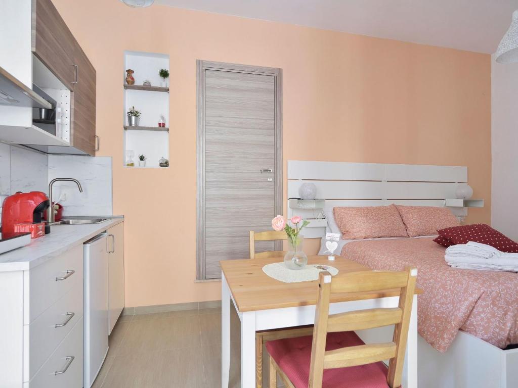 Apartment Romantisches Zimmer mit Jacuzzi by Interhome - 5