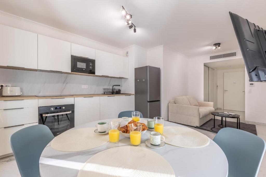 Candide Prestige Suite- by Fox Keys - 4
