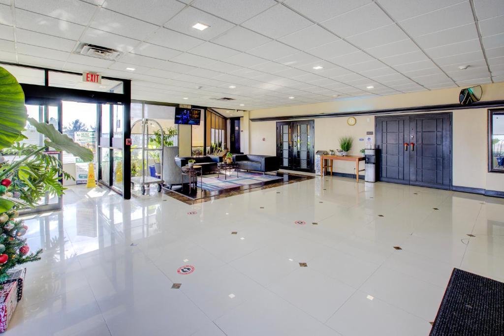 フロント・ロビー