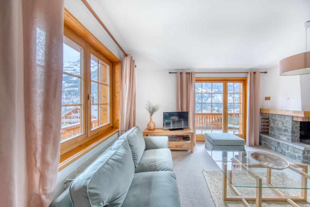 Centrally located with great views and terrace - 5
