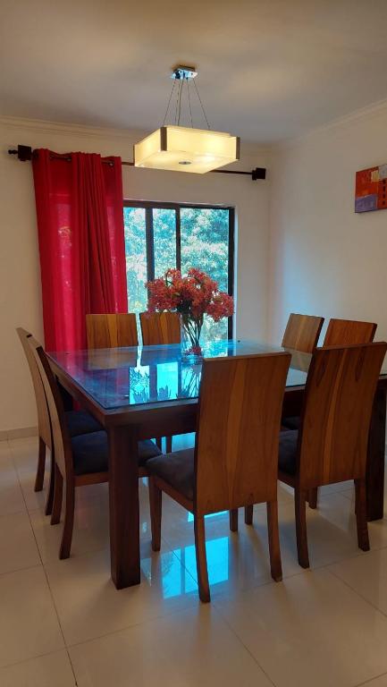 Hermoso y amplio departamento para familia o grupo - 2