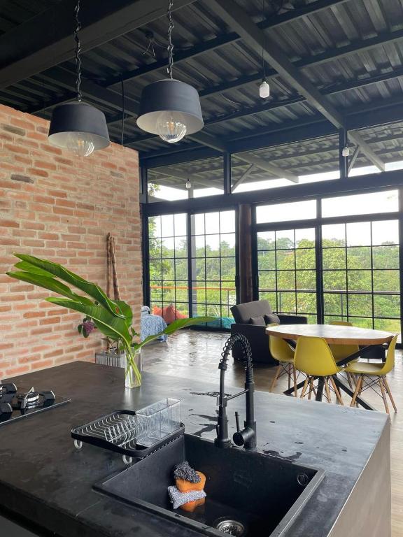 Luxury Getaway in Pedro Vicente Maldonado - 2