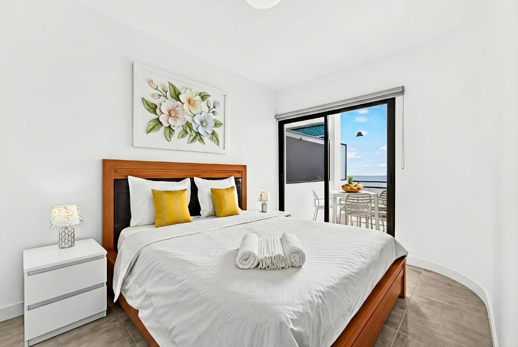 Beachfront First Line Modern Apartment with AC - 2