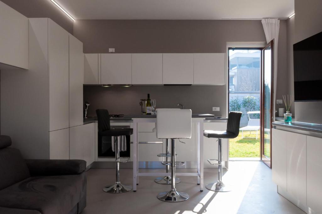 Aurora Light Suite - New 2026 - Private Gardens - Pool - Parking - 5