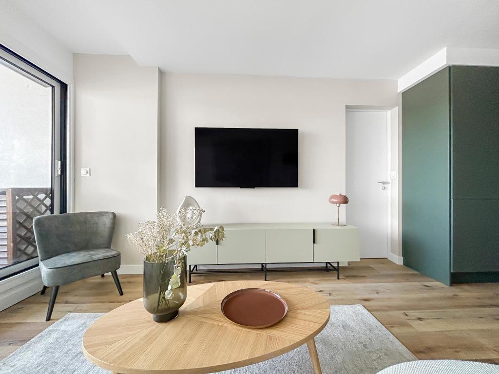 T3 moderne avec terrasse, piscine et parking privé - 3