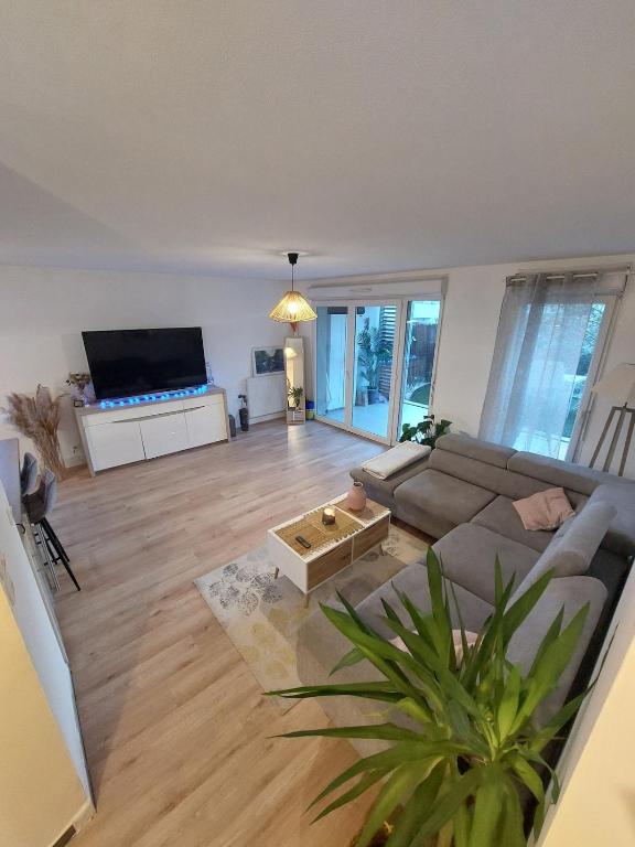Bright and spacious apartment - 1