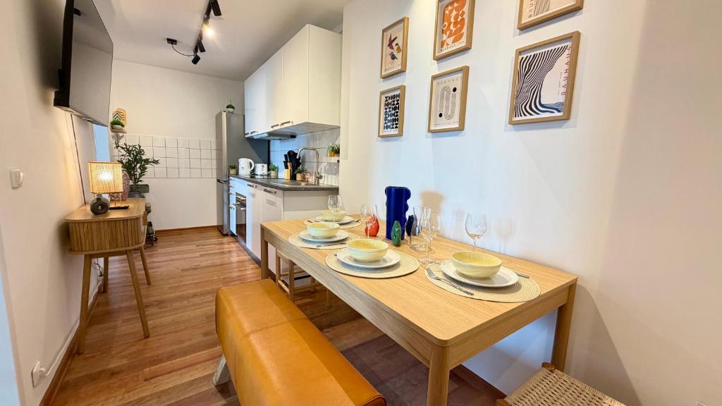 BeckHomes Munich, Stylish, central & modern 3BR Apartment up to 7 Pax - 3