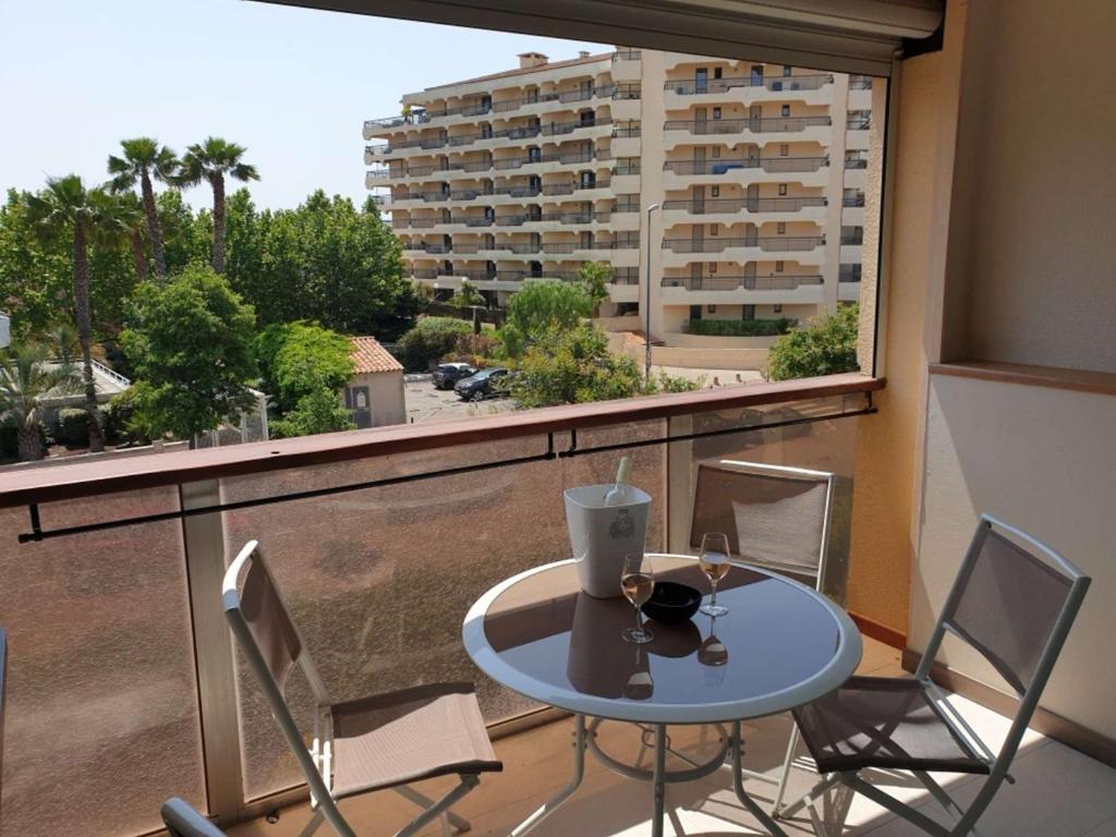 Studio Cabine 4 Pers avec Aperçu Mer, Proche Plage, Terrasse, Parking Privé et Clim à Fréjus - FR-1-226A-158 - 1