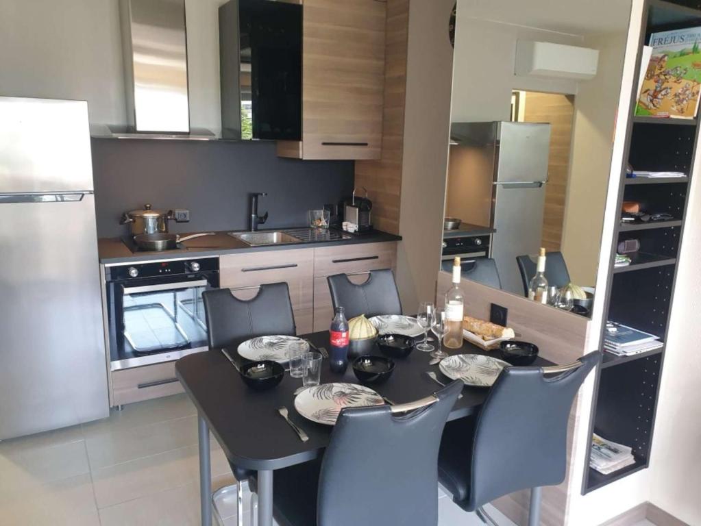 FS520-126 Appt Studio cabine 4 personnes FREJUS - 2