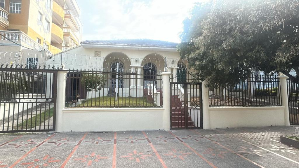 Habitacion privada con baño en zona carnaval - 1