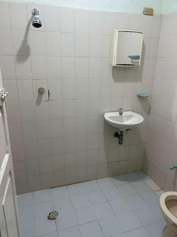 Habitacion con baño en zona de carnaval - 2