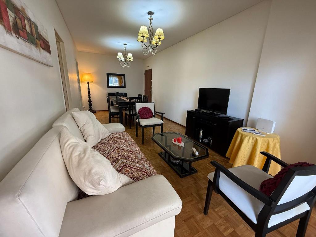 Comfortable and bright apartment on Av. Rivadavia - 1