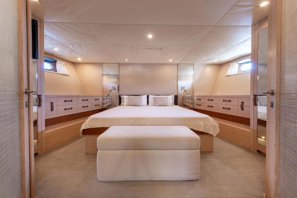 Yacht Mangusta - 3
