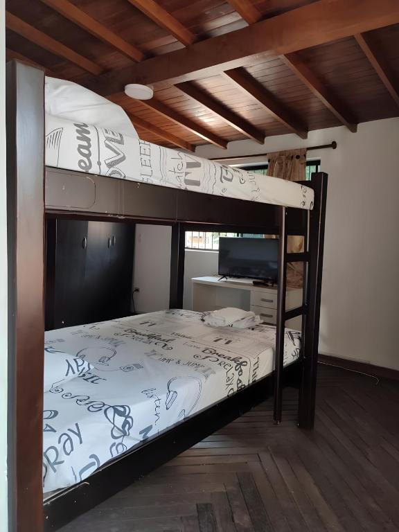CASA ESTADIO MEDELLIN Amplio Apartamento Renovado para Familias, Grupos o Delegaciones Deportivas cerca al Estadio Atanasio Girardot - Laureles-Estadio - 3