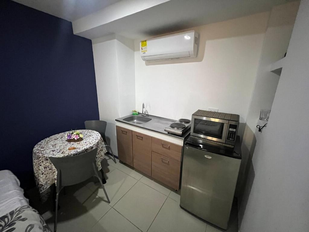 Apartaestudio con cocina dentro centro comercial - 4
