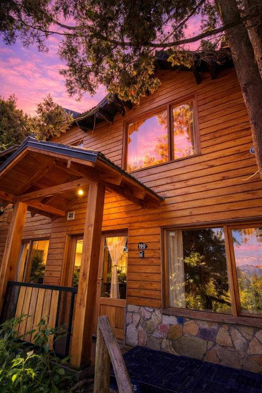 Casa Cabaña de Alquiler Turístico para Vacacionar con Familia o Amigos en San Martin de los Andes Capacidad 6 más 2 Personas - 1