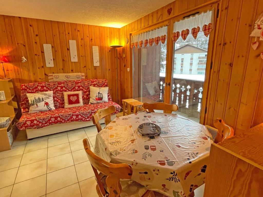 Appartement T2 central avec balcon et casier à skis - FR-1-629-154 - 1