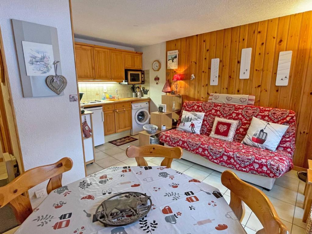 Appartement T2 central avec balcon et casier à skis - FR-1-629-154 - 4