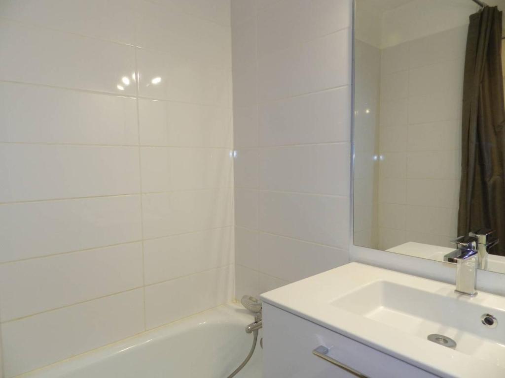BO090-O412 Appartement Studio coin nuit 4 couchages BORMES LES MIMOSAS - 2