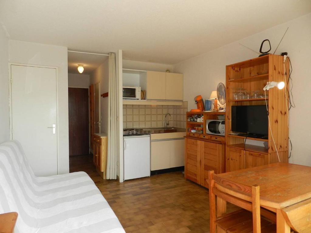 BO090-O412 Appartement Studio coin nuit 4 couchages BORMES LES MIMOSAS - 3