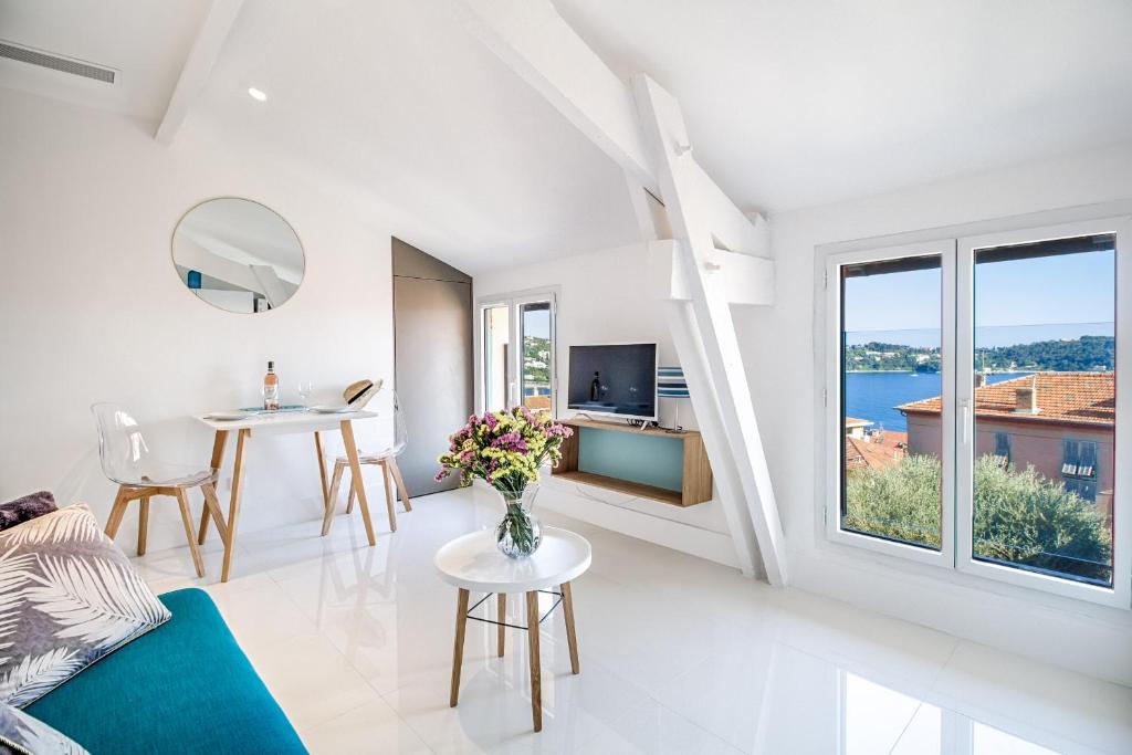 NEW ! SEA VIEW near a beach Design AC - 3