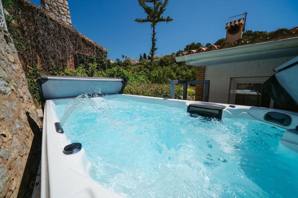 Beautiful house with big jacuzzi and sauna - 1