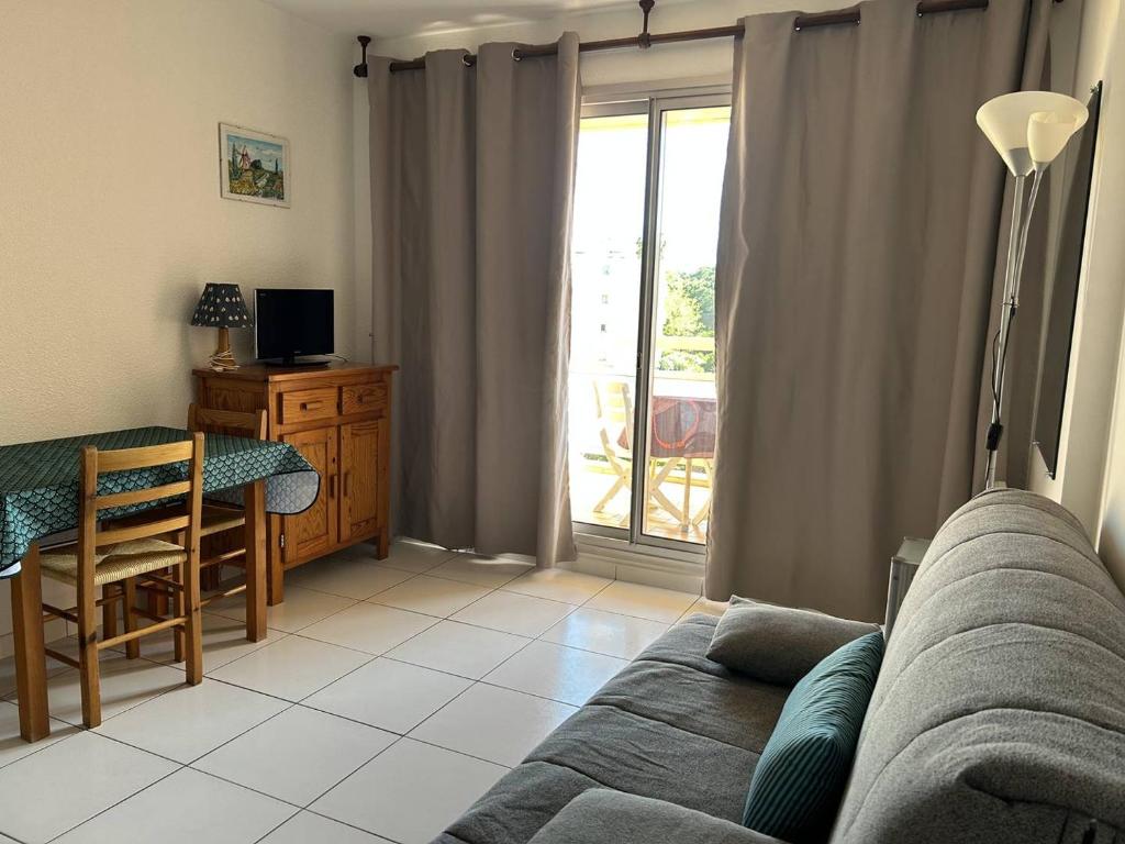 BO090-F94 Appartement Studio cabine 3 couchages BORMES LES MIMOSAS - 4
