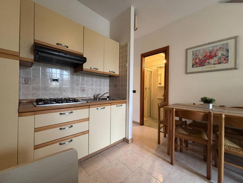 Flat for seven guests in residence with pool - 2