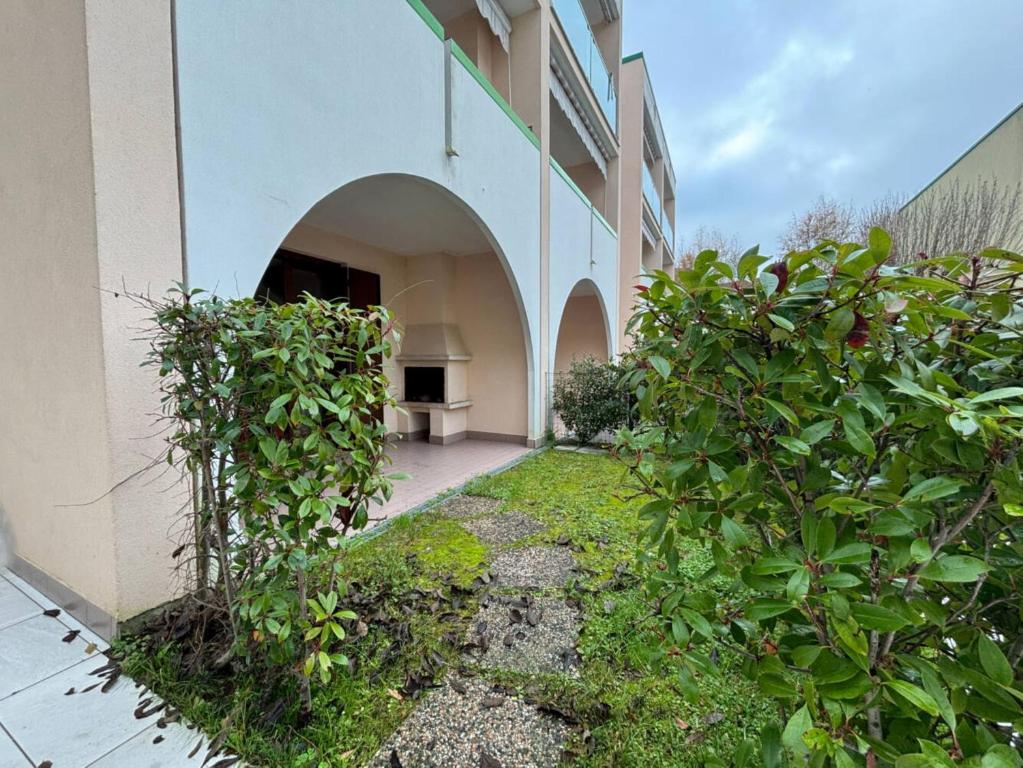 Flat for seven guests in residence with pool - 5