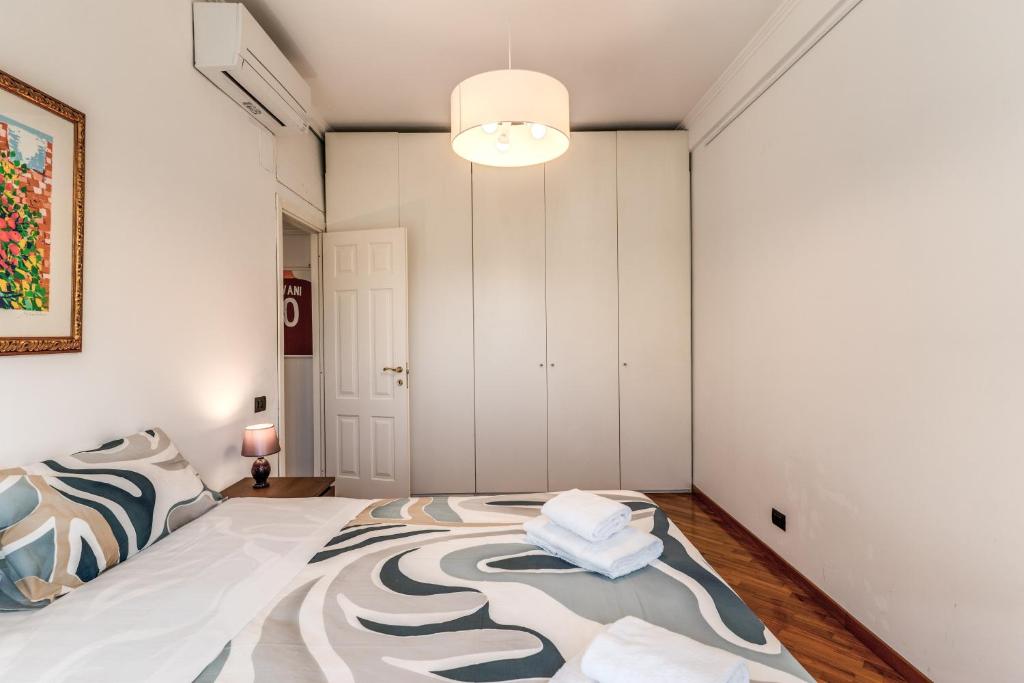 White Vatican Apartment - 5