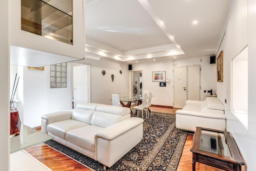 White Vatican Apartment - 2