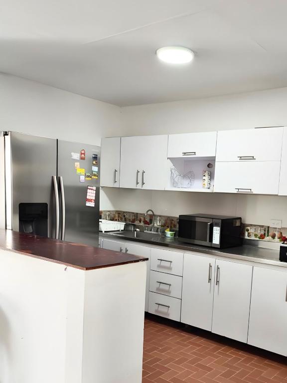 CASA ESTADIO MEDELLIN Amplio Apartamento Renovado para Familias, Grupos o Delegaciones Deportivas cerca al Estadio Atanasio Girardot - Laureles-Estadio - 1