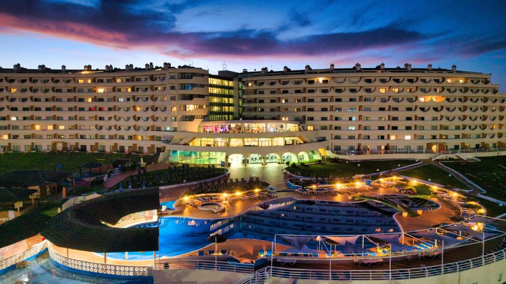 Hotel Apartamento Paraiso De Albufeira — Hotel building in Albufeira, Faro