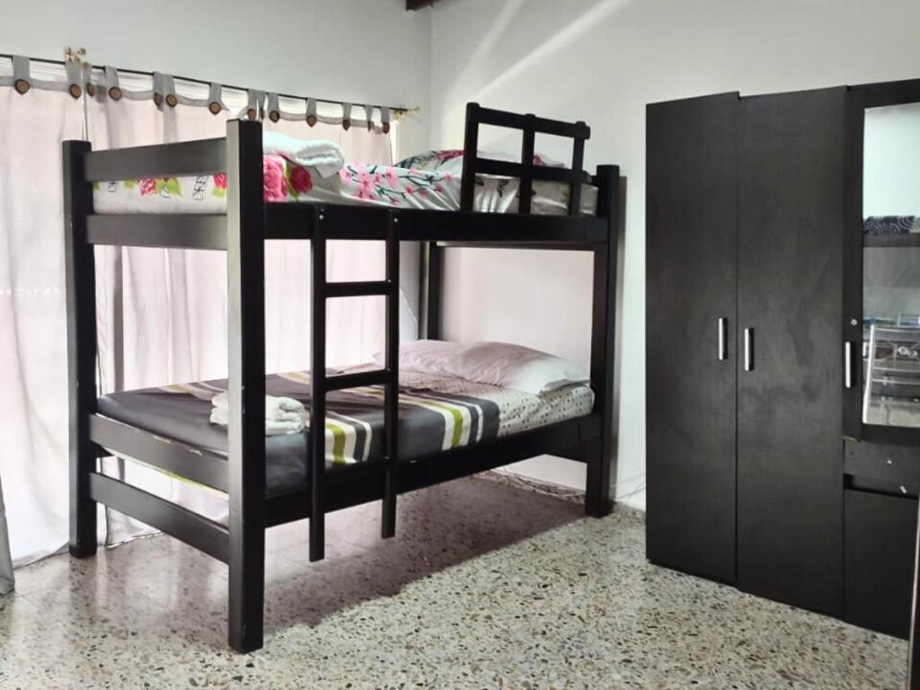 CASA ESTADIO MEDELLIN Amplio Apartamento Renovado para Familias, Grupos o Delegaciones Deportivas cerca al Estadio Atanasio Girardot - Laureles-Estadio - 4