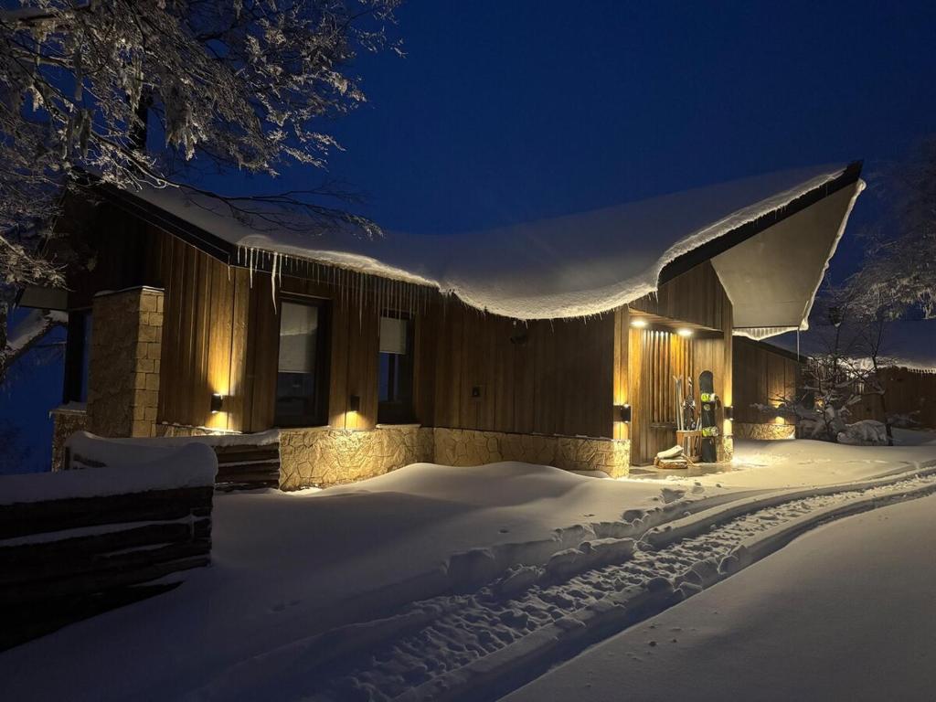 HUS 9 - Ski In Ski Out Cabin overlooking Lanin - 1