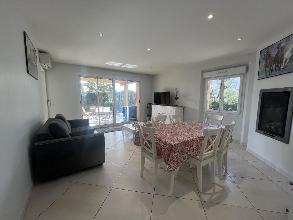 Rez de chaussee de maison, direct plage, grand T4 - 5