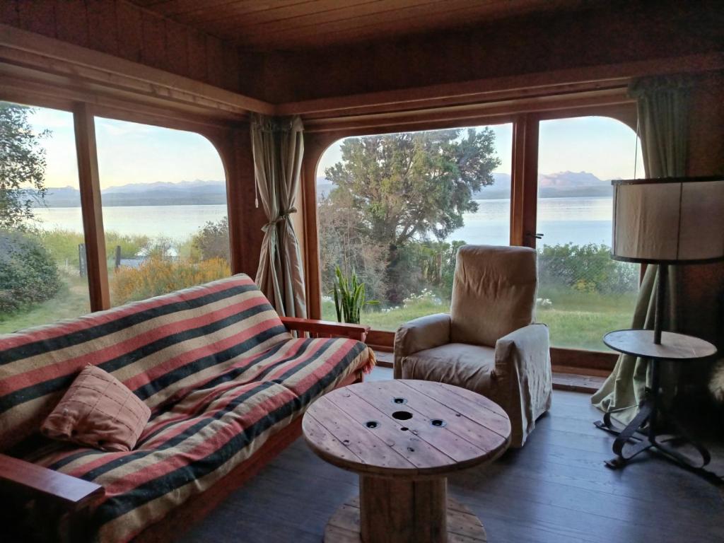 Casa a 10 min de Bariloche y 5 de Dina sobre el lago Nahuel Huapi - solo con seña - 2