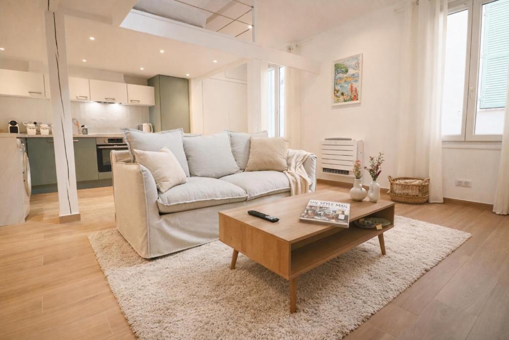 Les Palmiers, Antibes Center, Walk to Beach, AC, WiFi - 2