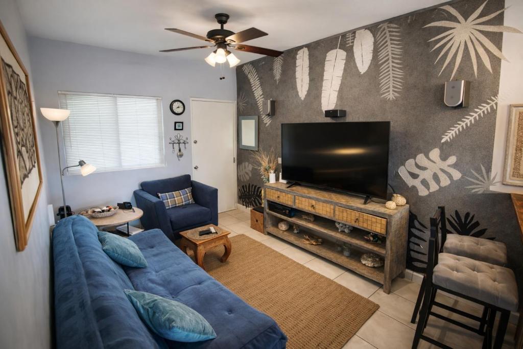 Hillsize Oceanview Apartment with King Bed - 3