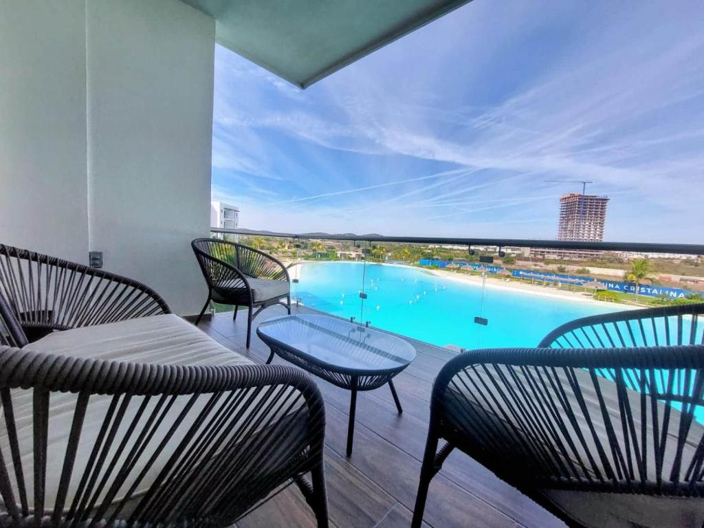 3-bedroom apartment with lagoon and beach views - 1