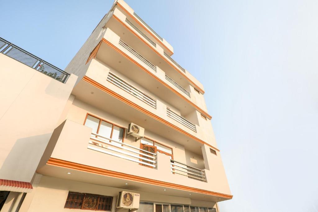 Hotel O Trimurti Palace エントランス