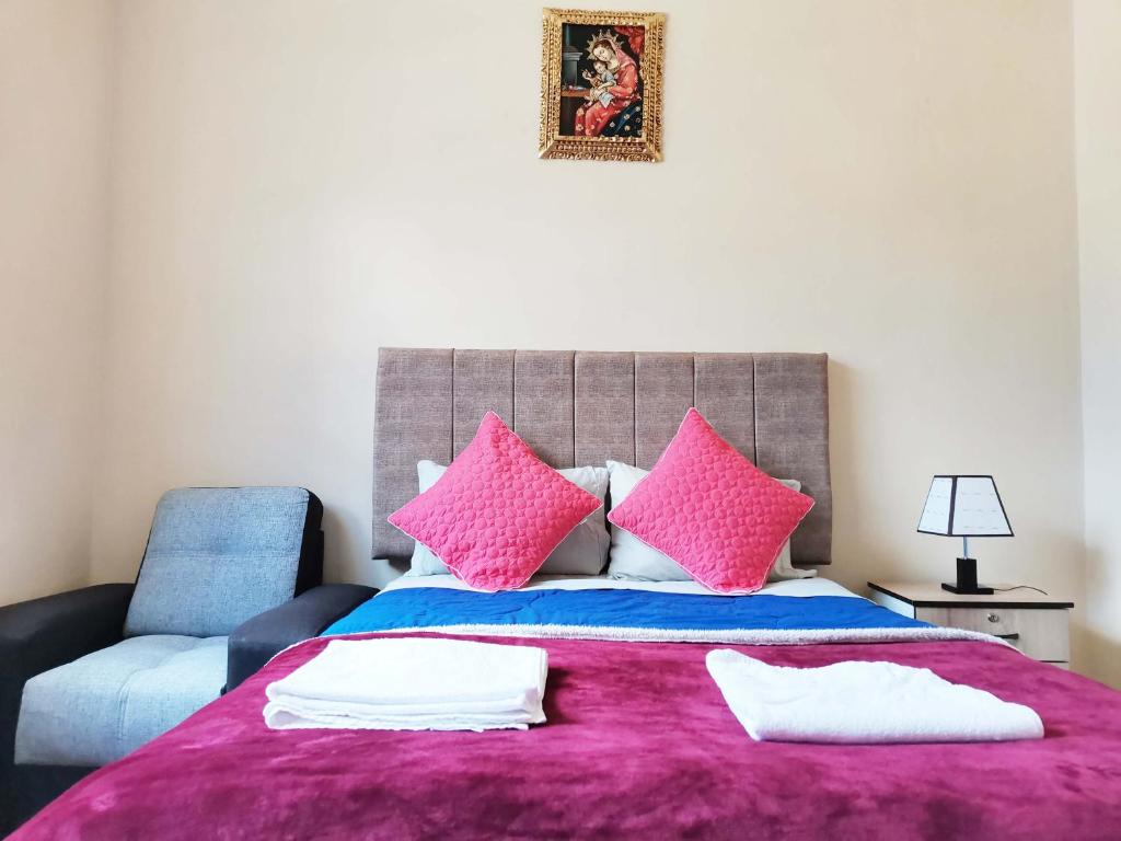 Comfortable & Spacious Apartment 1st Floor with Garden View - 5